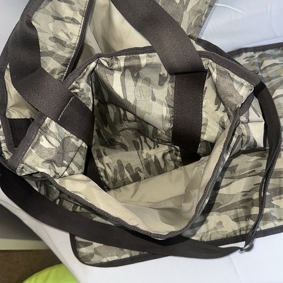 LeSportsac VINTAGE Ryan Baby Diaper Bag Giraffe Camouflage - Picture 12 of 15